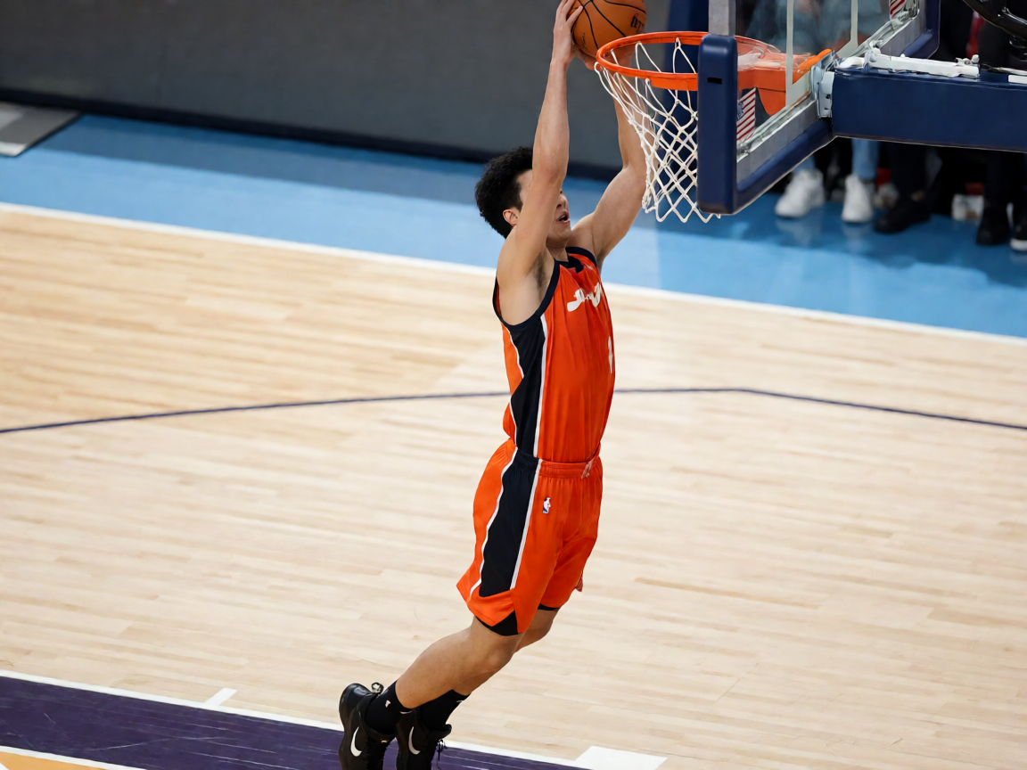 NBA篮球比赛现场，球员在空中完成扣篮的精彩瞬间